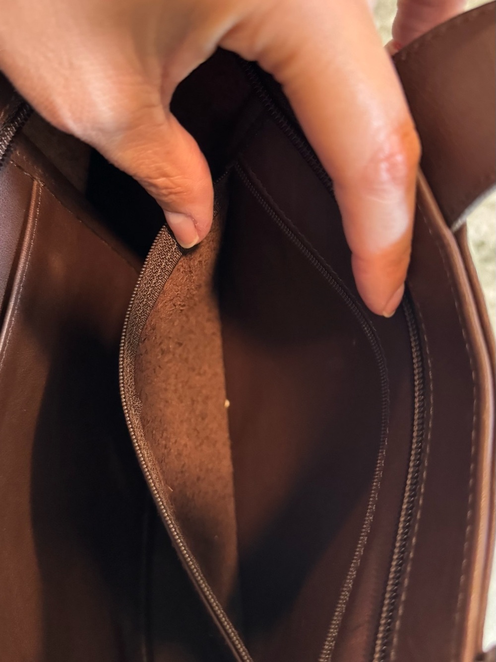 Coach Vintage 90’s Waverly Dark Brown Leather Tote Bag with Brass hardware - Picture 10 of 12